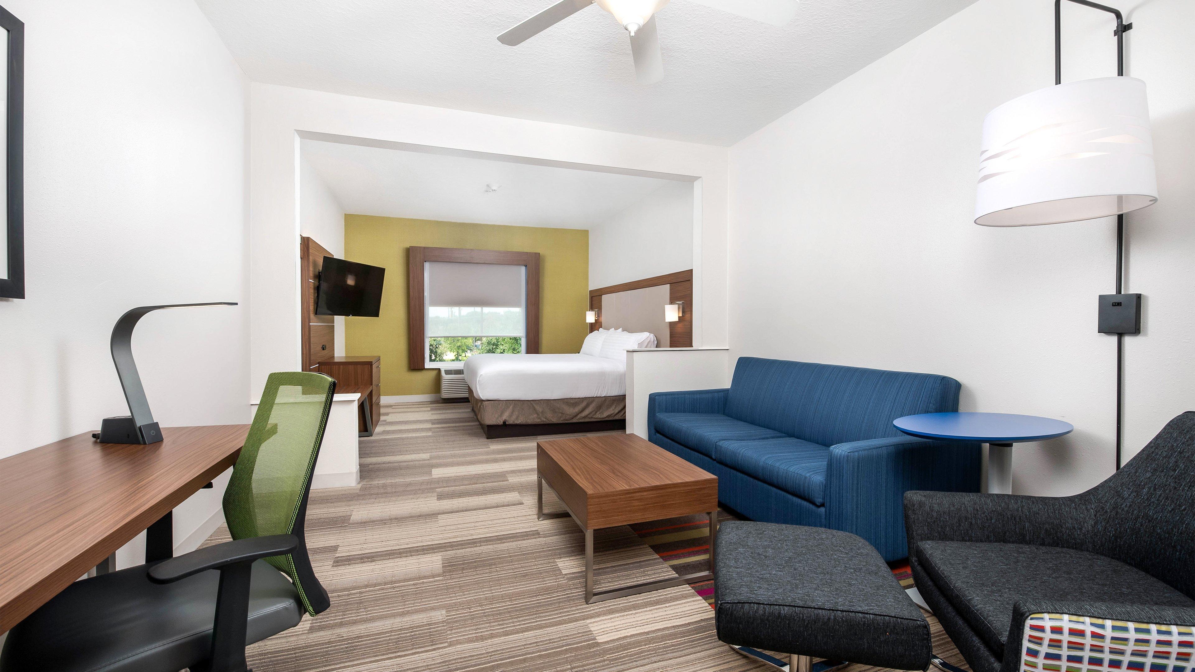 Express And By Ihg 2*