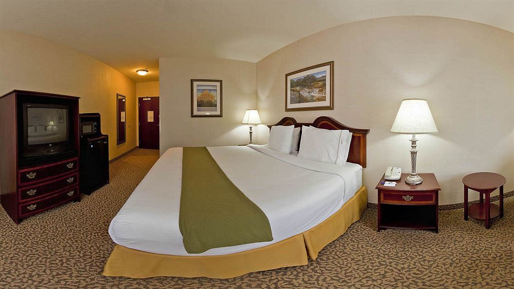 Express And By Ihg Hotel