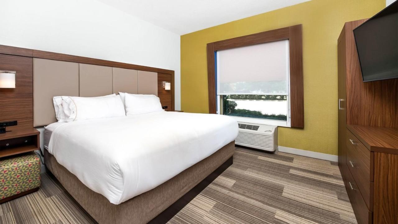 Express And By Ihg Hotel