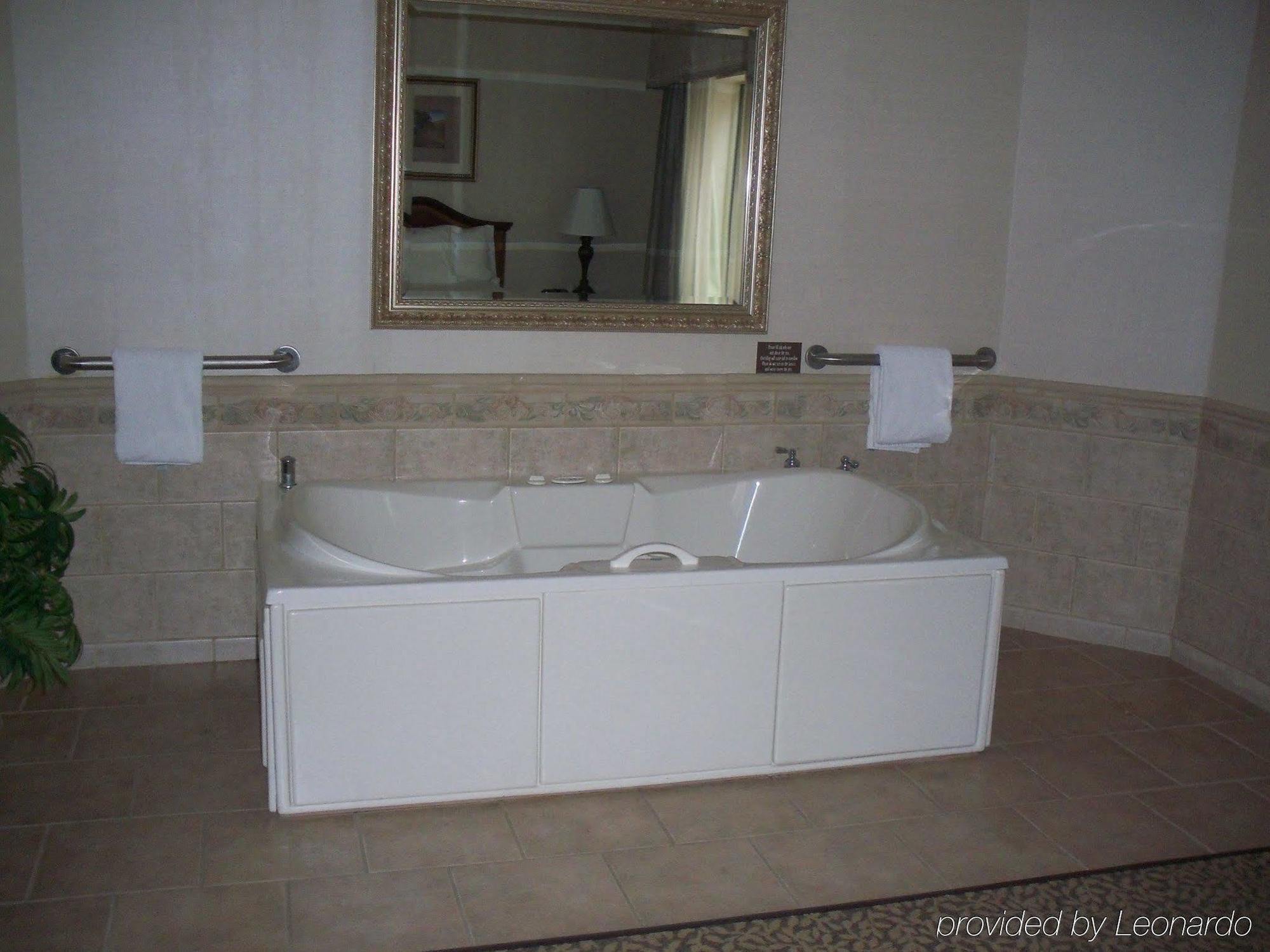 Express And By Ihg Hotel 2*
